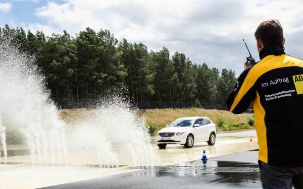 ADAC Fahrsicherheitstraining Berlin bis 209 € sparen für PKW, Krad